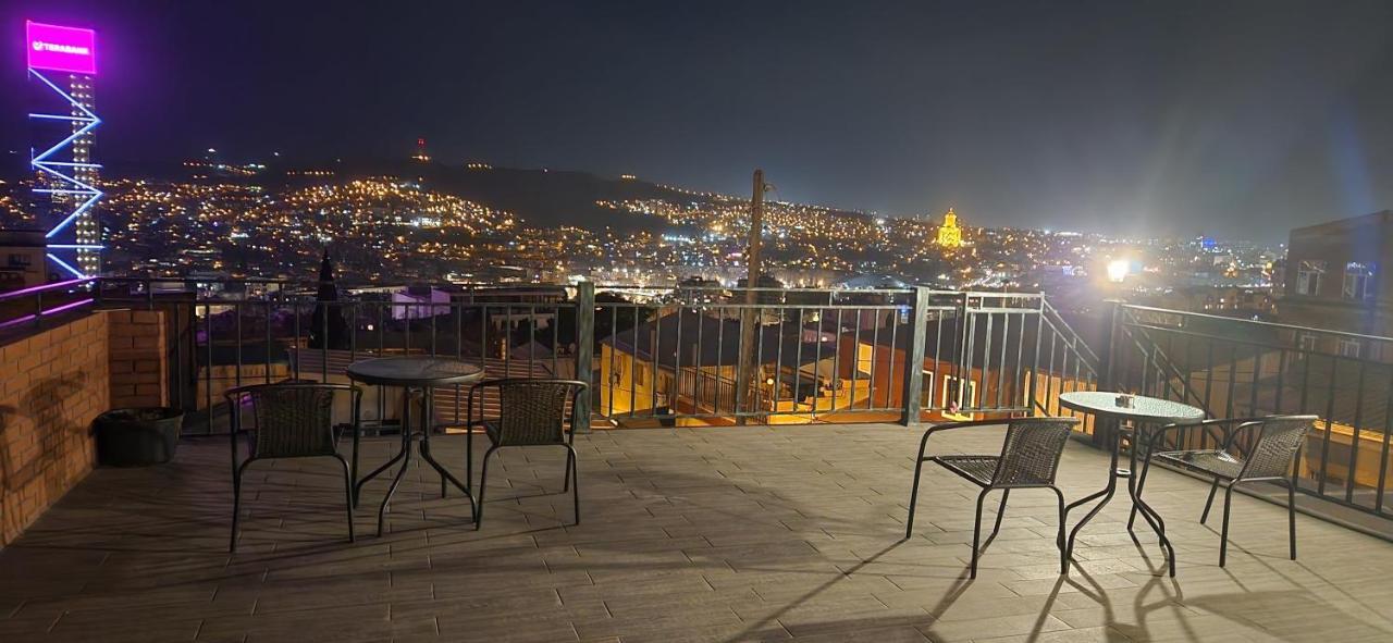 9 Borbalo Street With Terrace شقة تبليسي