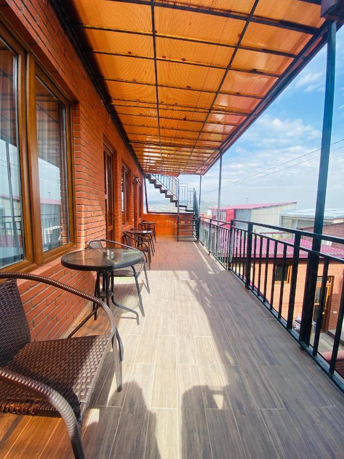 9 Borbalo Street With Terrace شقة تبليسي