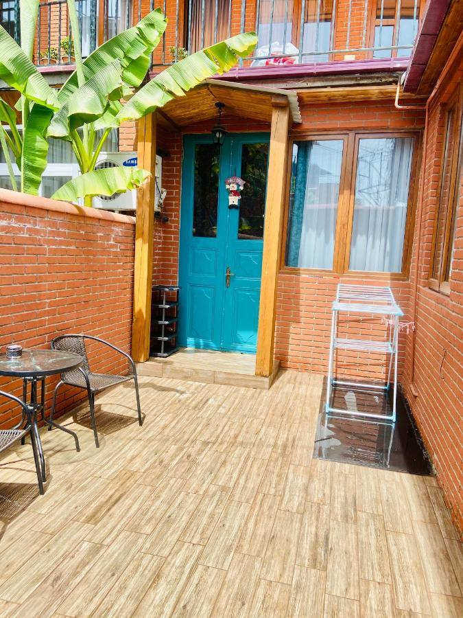 9 Borbalo Street With Terrace شقة تبليسي